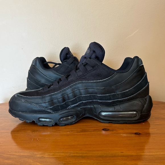 Air Max 95 Triple Black - Picture 2 of 6